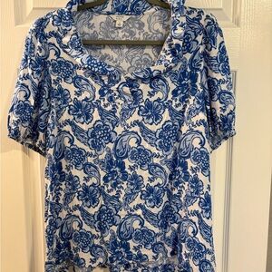 crown & ivy Blue and White Floral Short-Sleeve Top